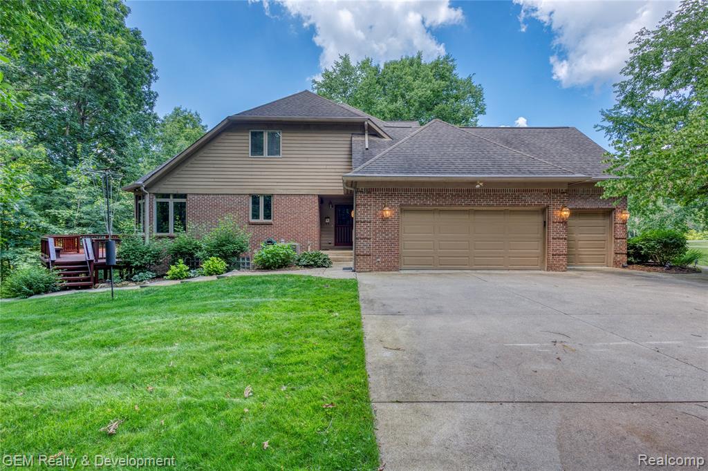 9054 Green Hickory Lane, Fenton, MI 48430 — Photo 53