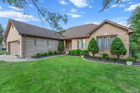 54774 Ashley Lauren Drive, Macomb, MI 48042 — Photo 2