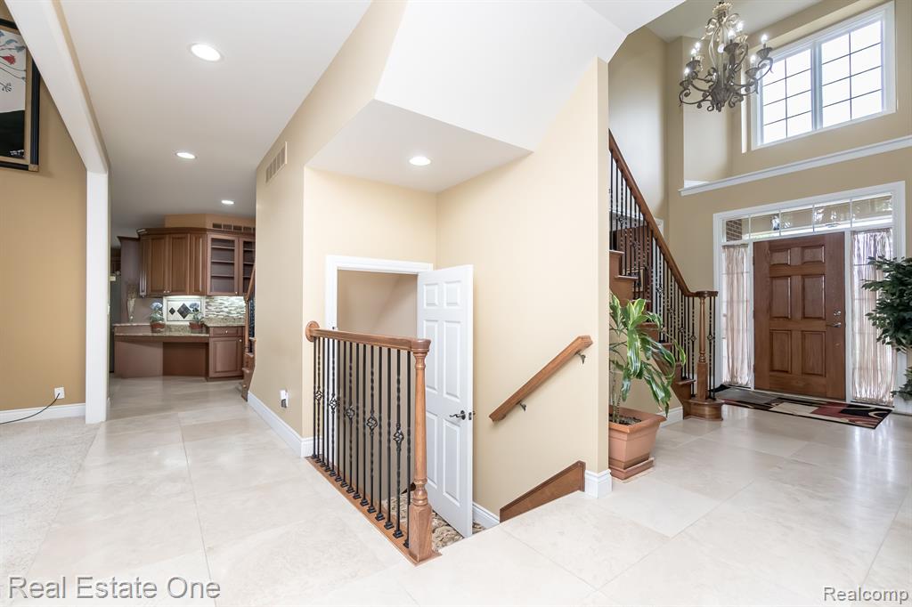 18090 Peninsula Way, Northville, MI 48168 — Photo 27