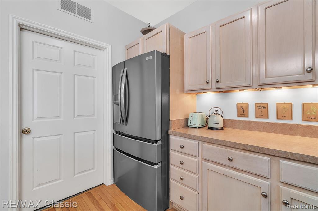 50403 MONROE Street, Canton, MI 48188 — Photo 18