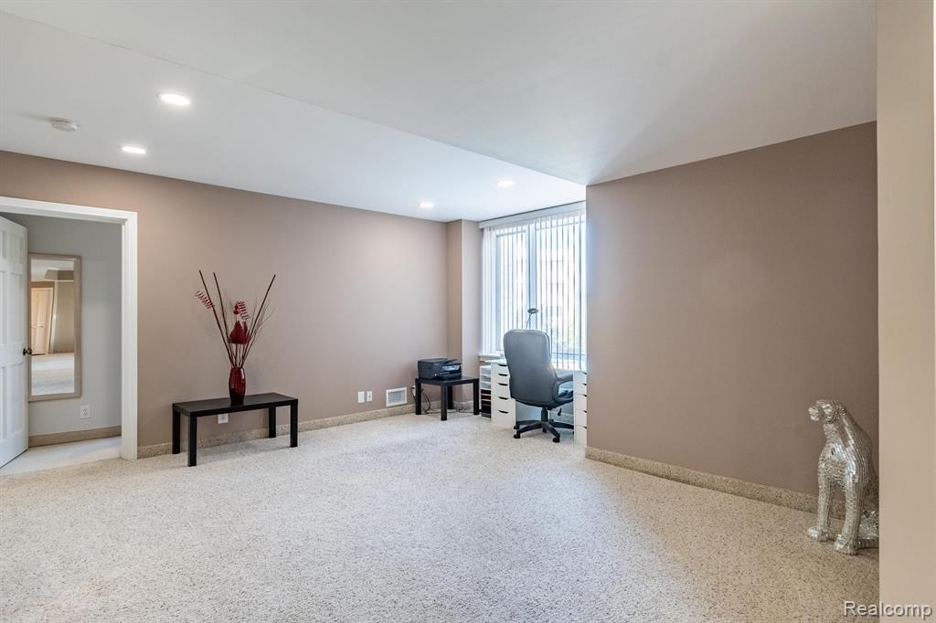 43100 12 OAKS CRESCENT Drive, 4044, Novi, MI 48377 — Photo 12