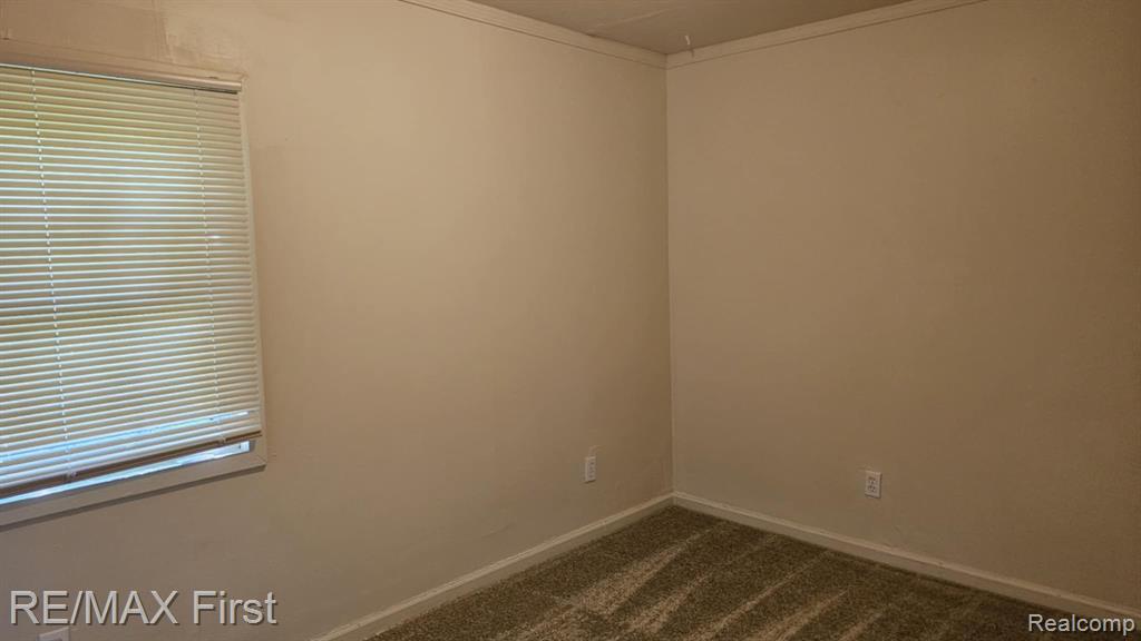 9136 HOLCOMB Street, Detroit, MI 48213 — Photo 10