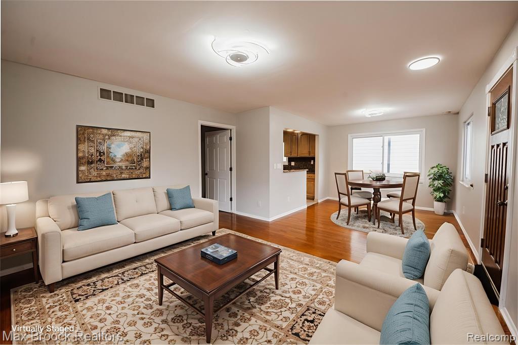 5528 SUNNYCREST Drive, West Bloomfield, MI 48323 — Photo 4