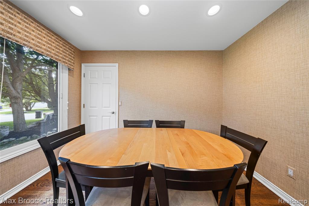 5015 Lake Vista Drive, West Bloomfield, MI 48323 — Photo 23