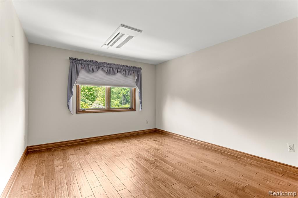 48367 Lake Valley Drive, Shelby Twp, MI 48317 — Photo 37