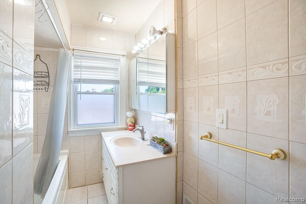 4663 Mead Street N, Dearborn, MI 48126 — Photo 54