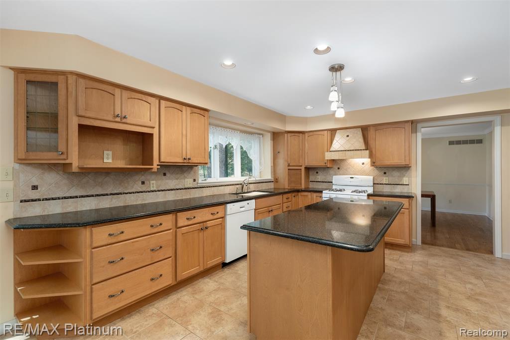 2250 Pepperidge Trail, Brighton, MI 48114 — Photo 11