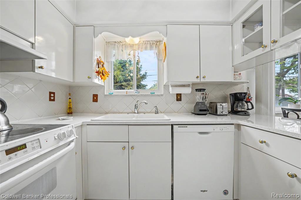 23305 N Rosedale Court, Saint Clair Shores, MI 48080 — Photo 13