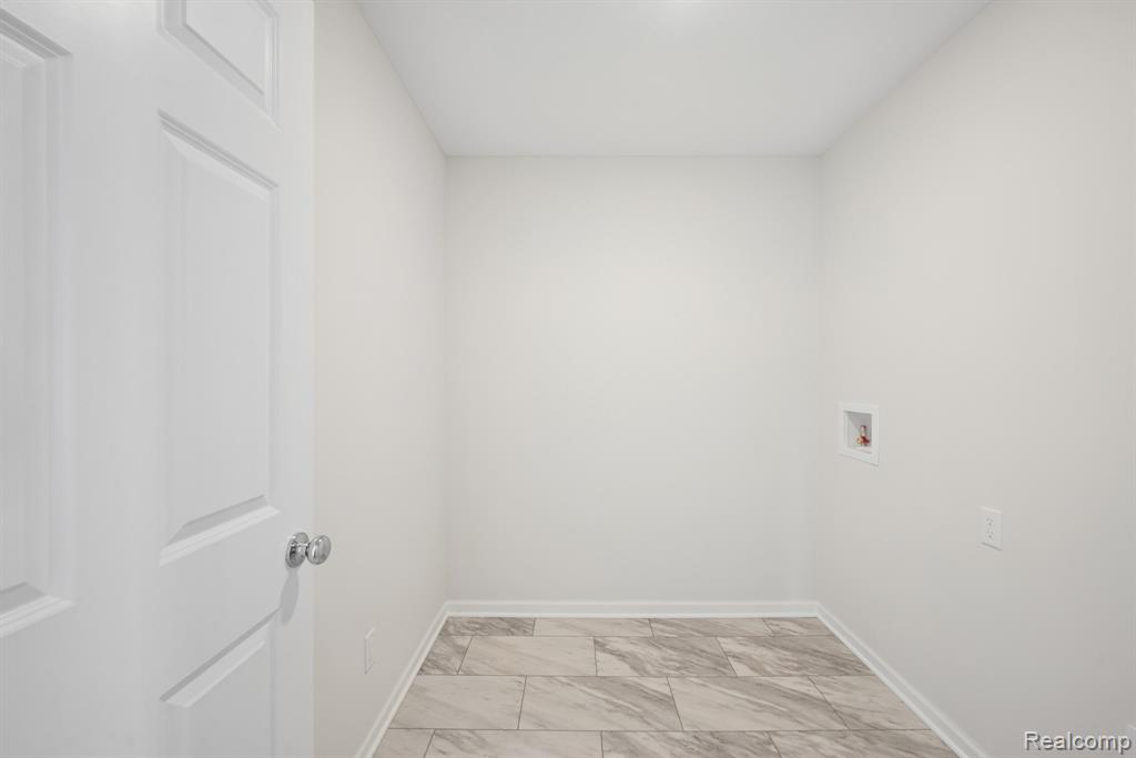 372 Edge Brook Drive, Holly, MI 48442 — Photo 14