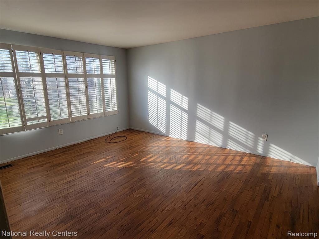 8296 KARAM BLVD, Warren, MI 48093 — Photo 13
