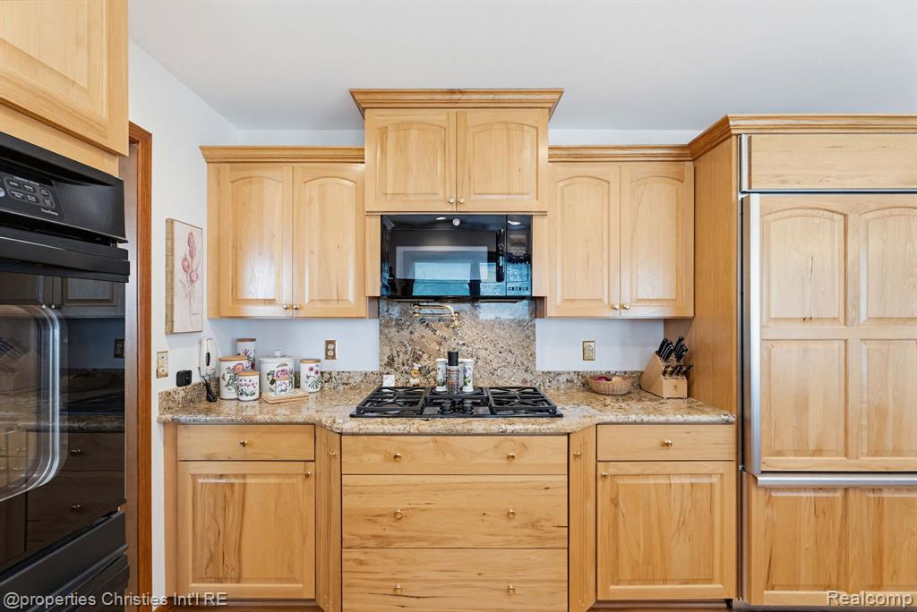 2825 Sylvan Shores Drive, Waterford, MI 48328 — Photo 10