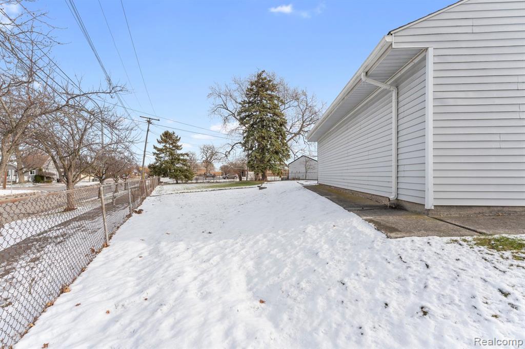 12822 Johanna Court, Riverview, MI 48193 — Photo 21