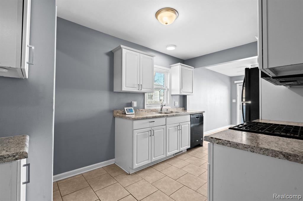 8241 KALTZ, Center Line, MI 48015 — Photo 13