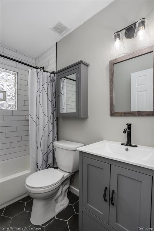 8336 LAGOON Street, Commerce Twp, MI 48382 — Photo 9
