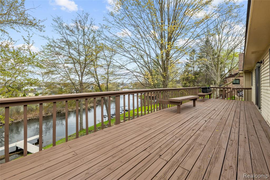 235 INDIANWOOD Road, Lake Orion, MI 48362 — Photo 23