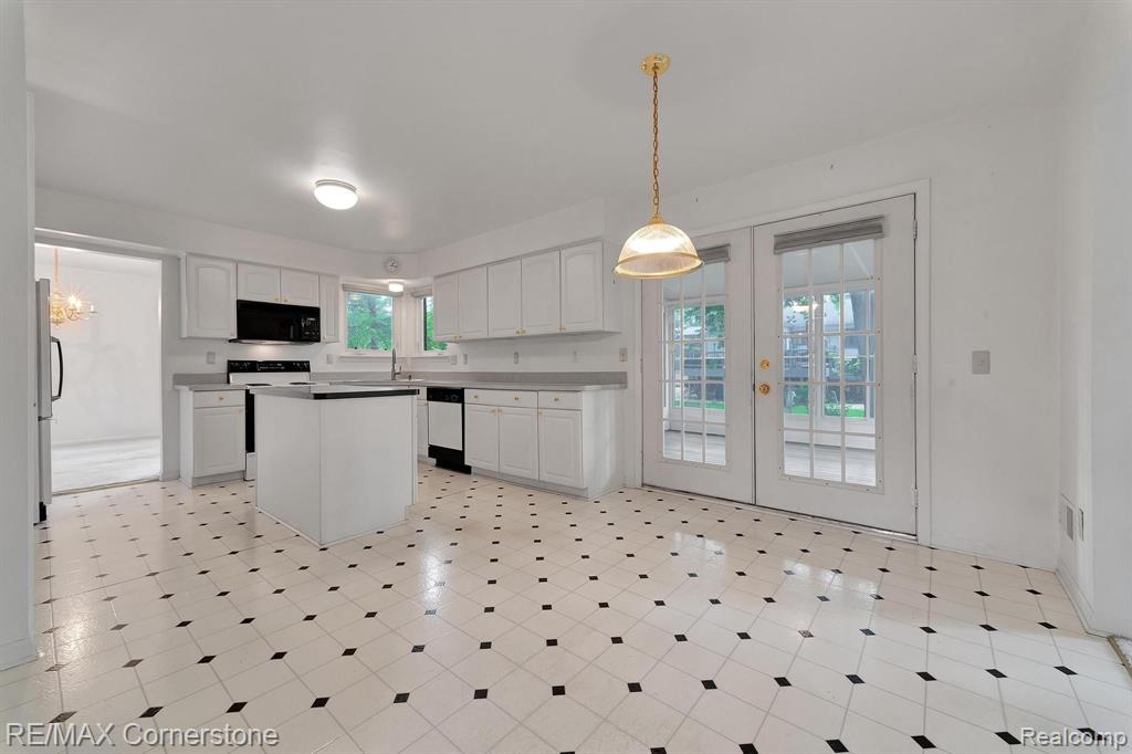 41899 CONNERWOOD Court, Canton, MI 48187 — Photo 15