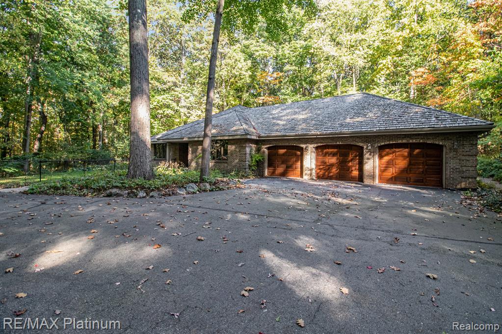 4352 Fenton Road, Hartland, MI 48353 — Photo 3