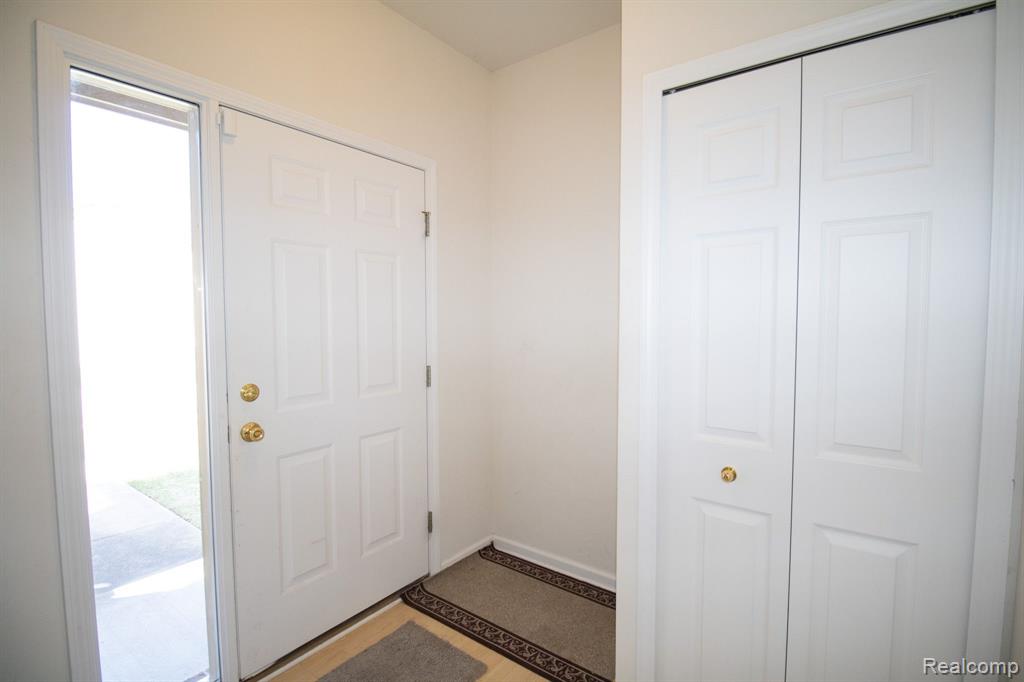 7051 MAGNOLIA Lane, Waterford, MI 48327 — Photo 29