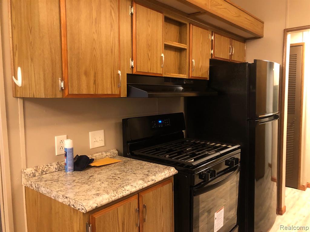 608 Holly Court, Jonesville, MI 49250 — Photo 14