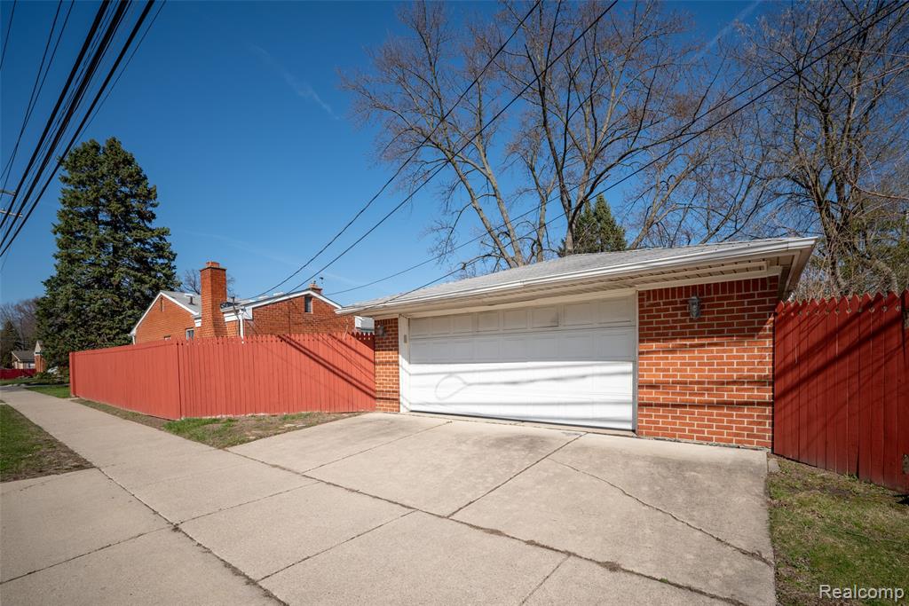 29889 Brown Court, Garden City, MI — Photo 33