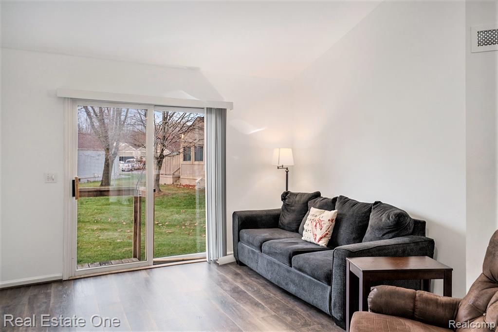 9413 Blue Spruce Court, 54, Davison, MI 48423 — Photo 4
