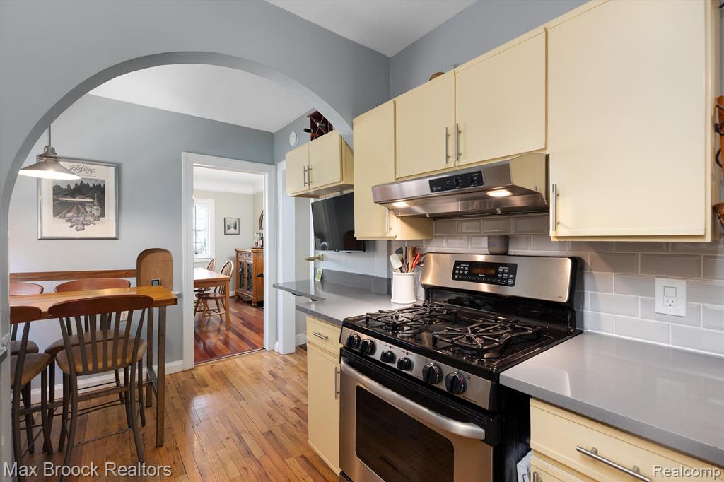 831 W OAKRIDGE Street, Ferndale, MI 48220 — Photo 15