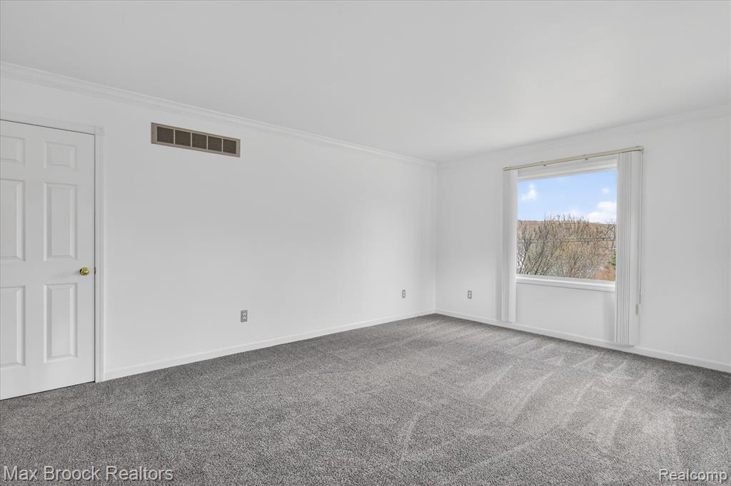5001 Sylvanview Drive, Clarkston, MI 48348 — Photo 17