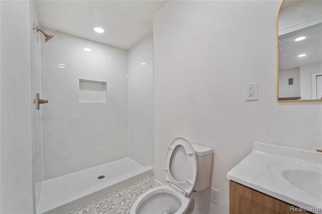 19133 Huntington Avenue, Harper Woods, MI 48225 — Photo 33