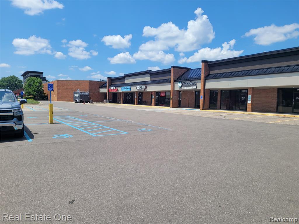 7300 HIGHLAND Road, Waterford, MI 48327 — Photo 3