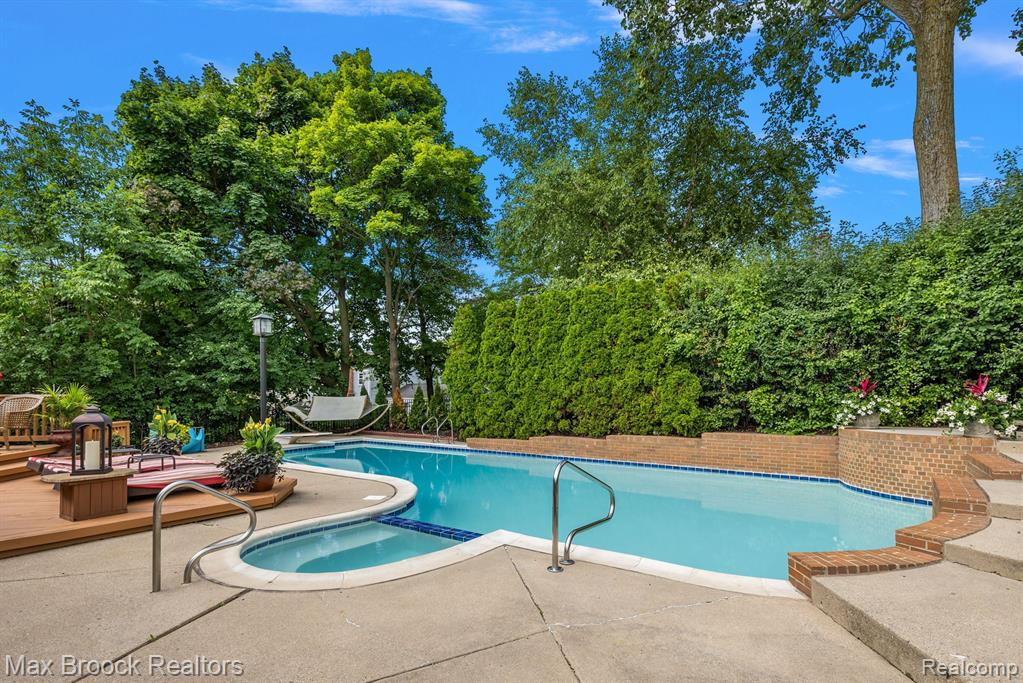 4222 Barn Meadow Lane, West Bloomfield, MI 48323 — Photo 34