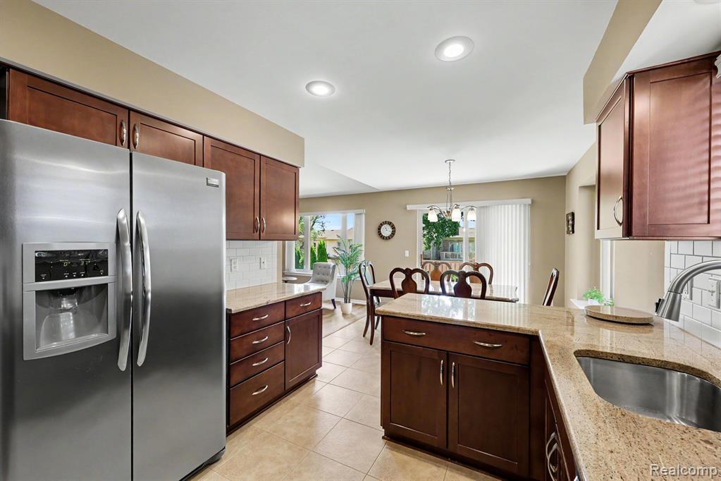 13750 Treeland Drive, Utica, MI 48315 — Photo 12