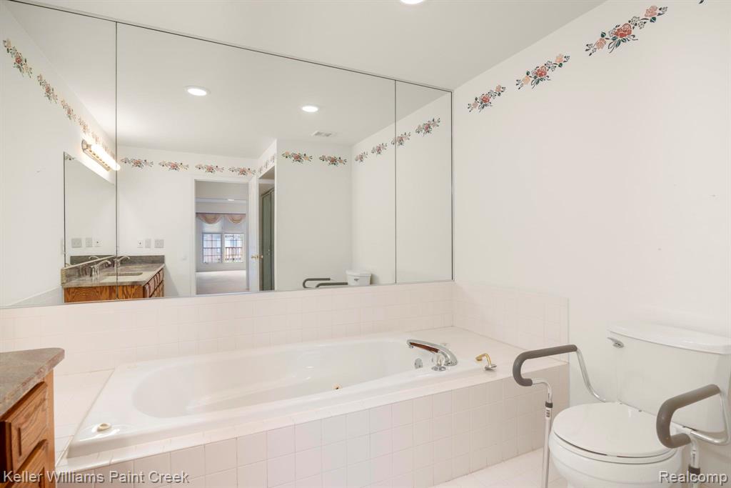 54710 Bellingham Drive, Utica, MI 48316 — Photo 29