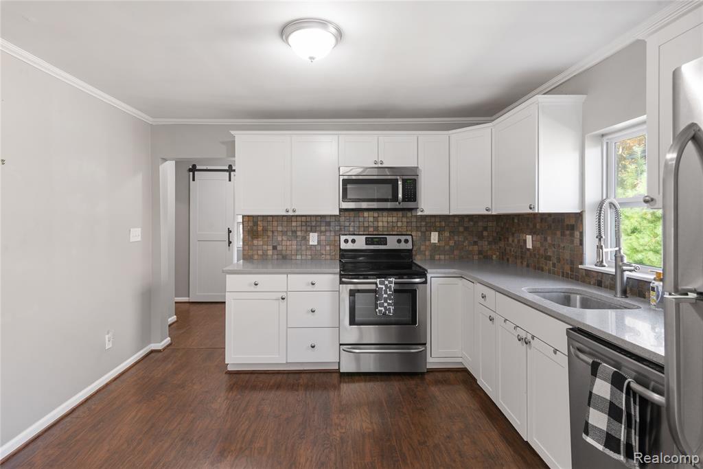 4209 Laforest Drive, Waterford, MI 48329 — Photo 9