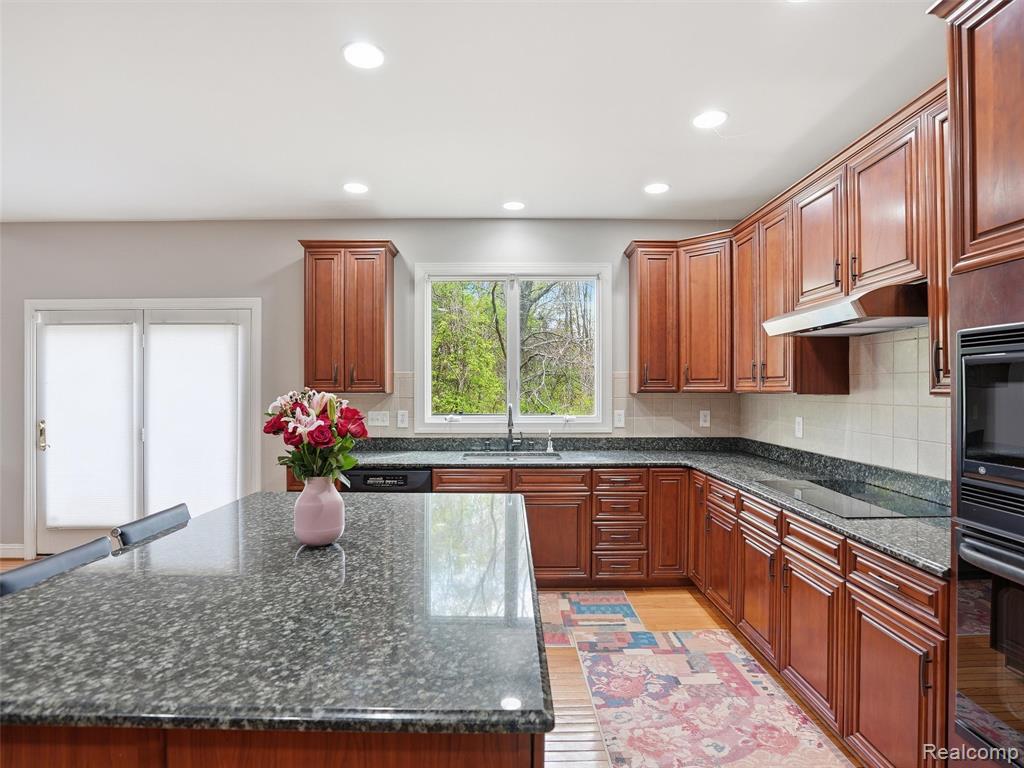 5318 Glenwood Creek, Clarkston, MI 48348 — Photo 21