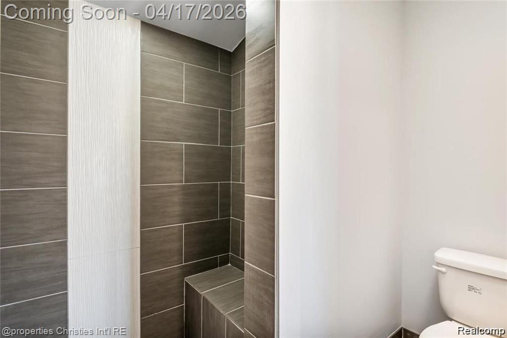 642 W 11 MILE Road, Royal Oak, MI 48067 — Photo 18