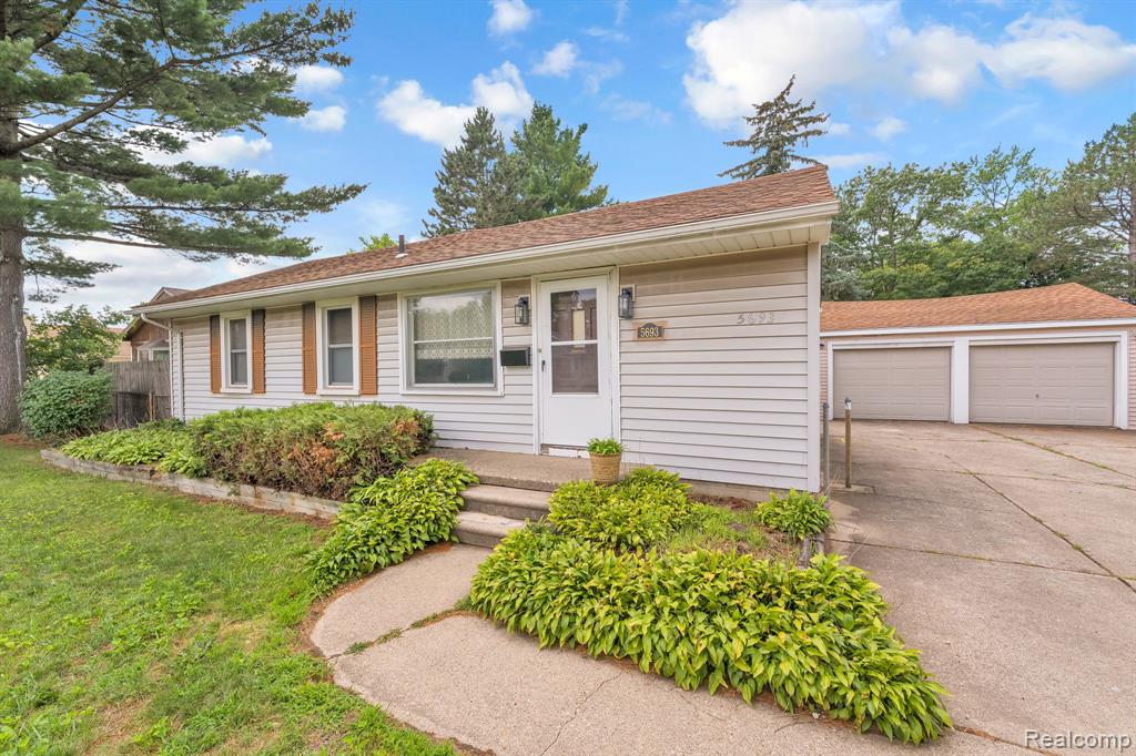 5693 Colonial Street, Dearborn Heights, MI 48127 — Photo 10