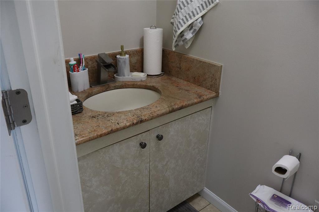 39552 Forbes Drive, Sterling Heights, MI 48310 — Photo 27