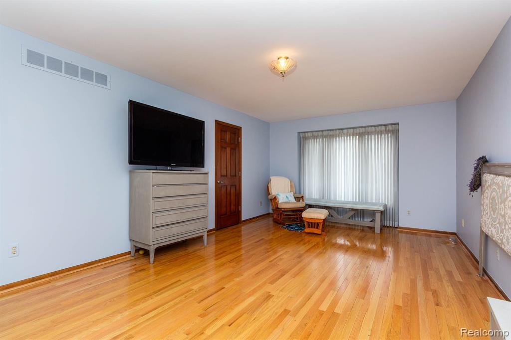 45515 EMERALD FOREST Drive, Novi, MI — Photo 29