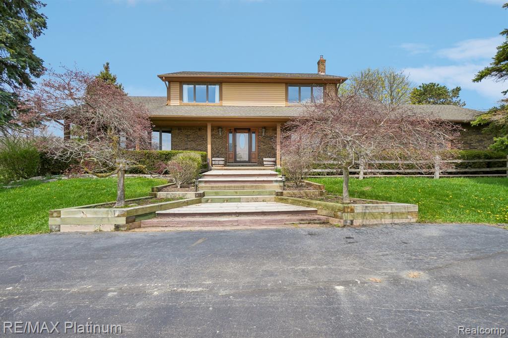 555 Crawford Farm Lane, Milford, MI 48380