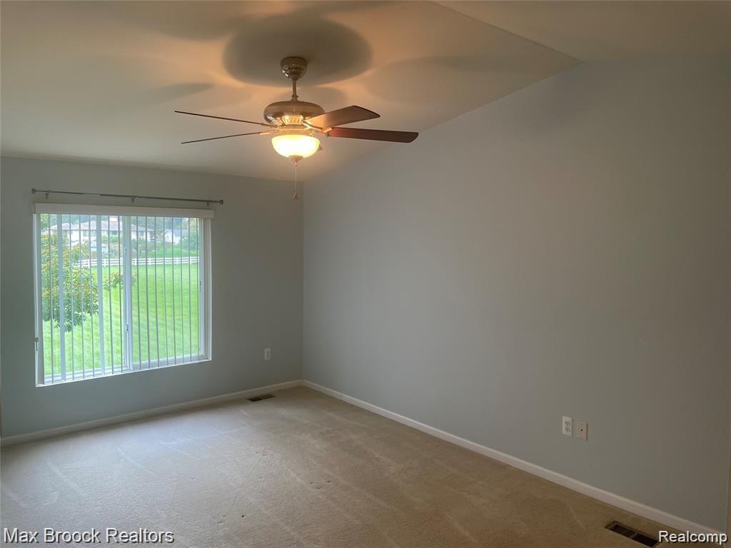 754 SANDALWOOD Drive, Troy, MI 48085 — Photo 34