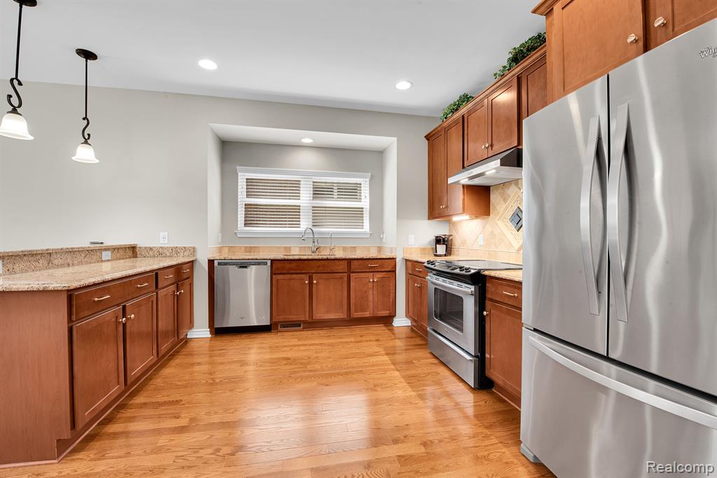 9549 KINGSWAY Circle, Clarkston, MI 48348 — Photo 8