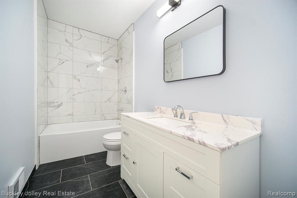 10303 Nine Mile Road, Whitmore Lake, MI 48189 — Photo 12