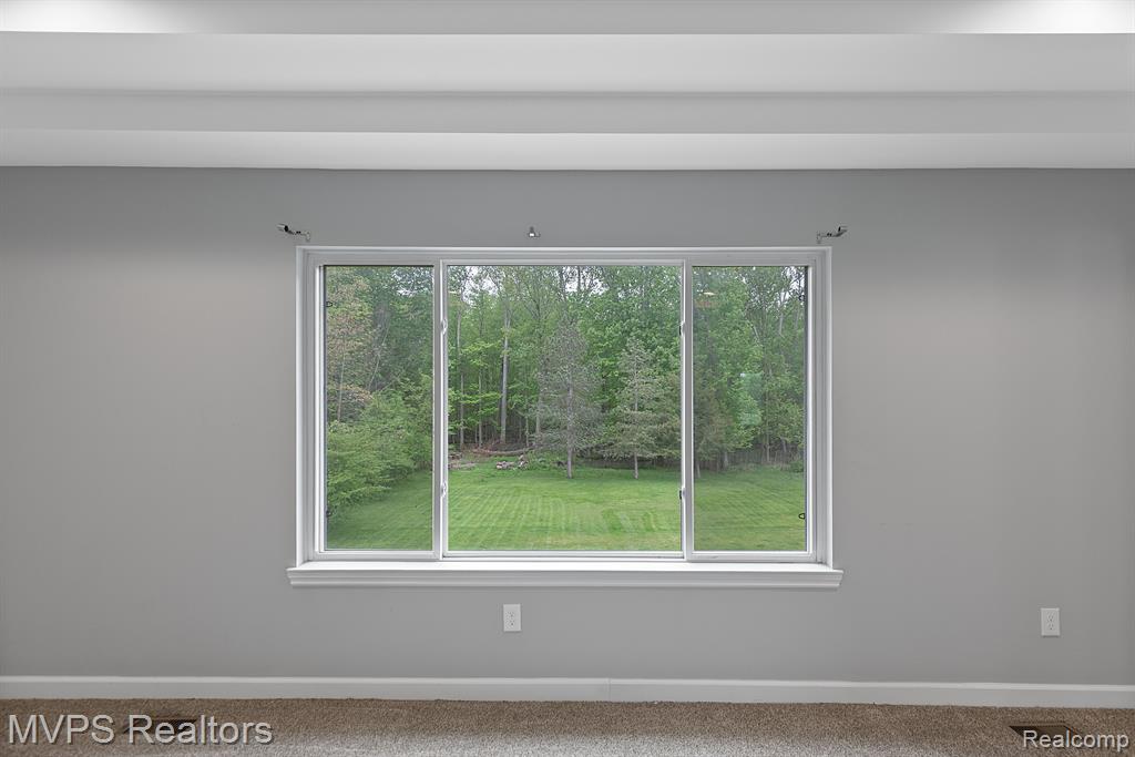 5325 SHOREWOOD Drive, Fort Gratiot, MI 48059 — Photo 34