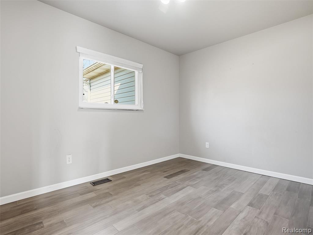 8568 Janis Street, Shelby Twp, MI 48317 — Photo 19