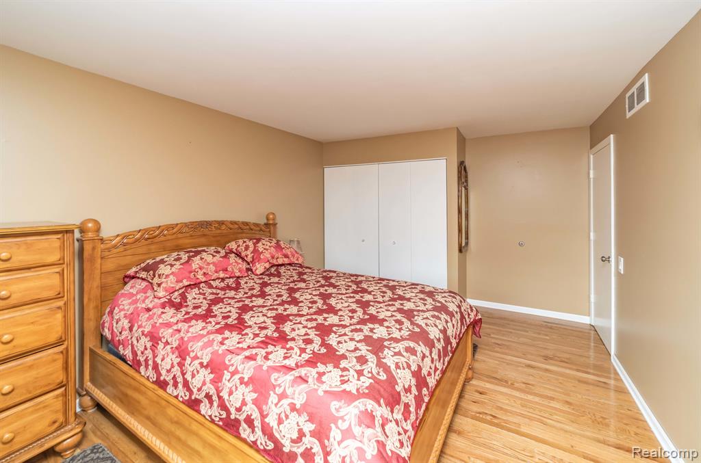 5628 WARRENSHIRE Drive, West Bloomfield, MI — Photo 45