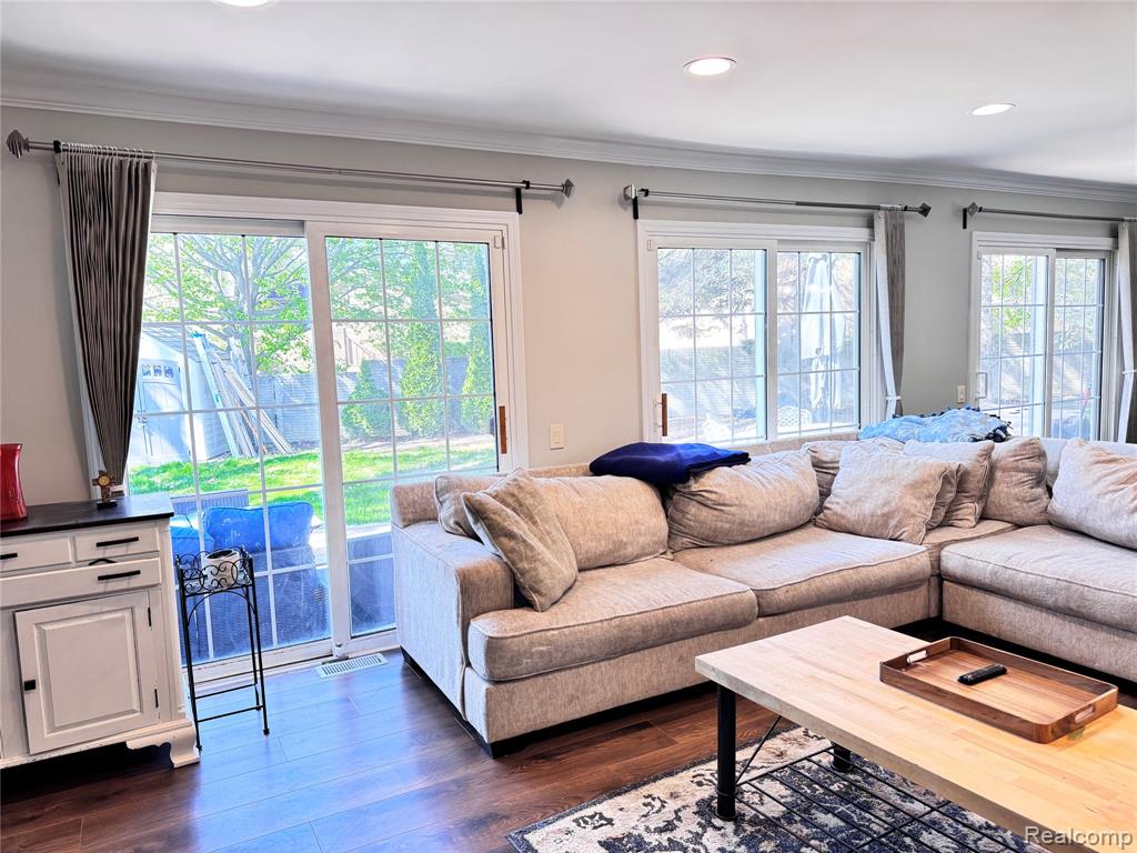 5203 Forestdale Court, West Bloomfield, MI — Photo 12