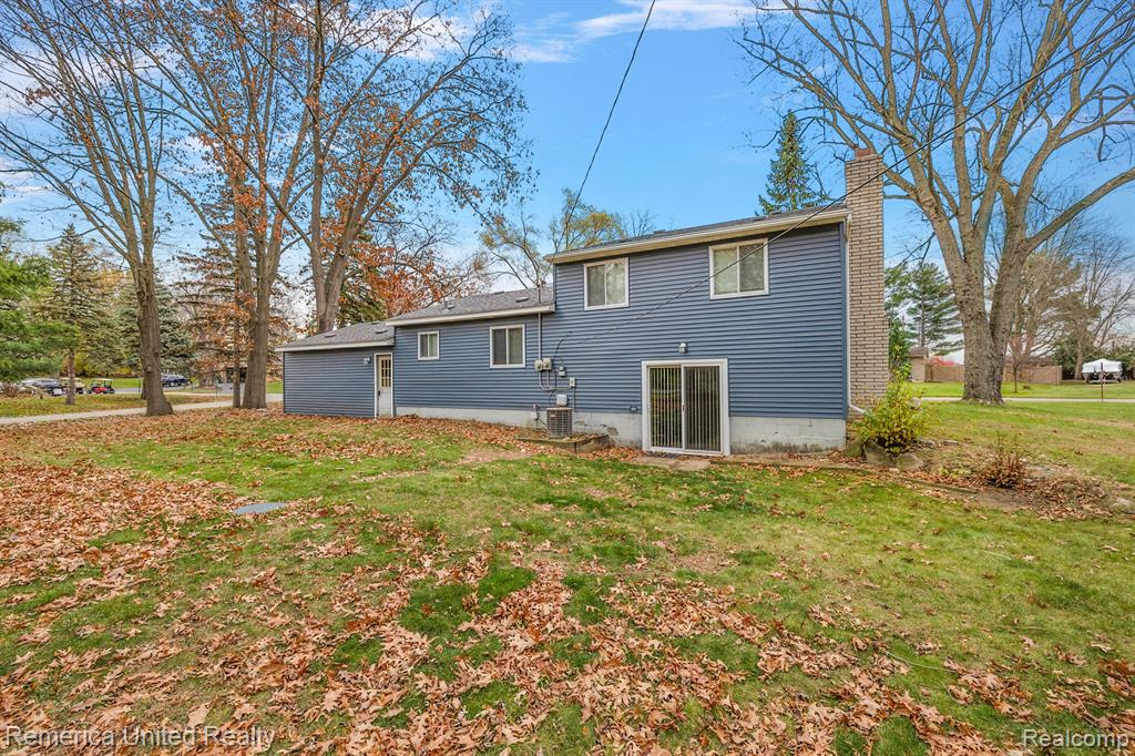 876 RIDGEMONT Street, Commerce Twp, MI 48382 — Photo 5