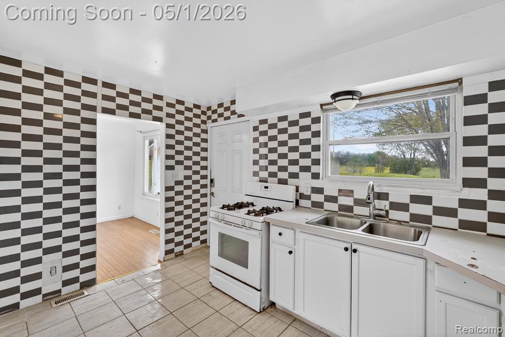 5457 E Frances Road, Mount Morris, MI 48458 — Photo 17
