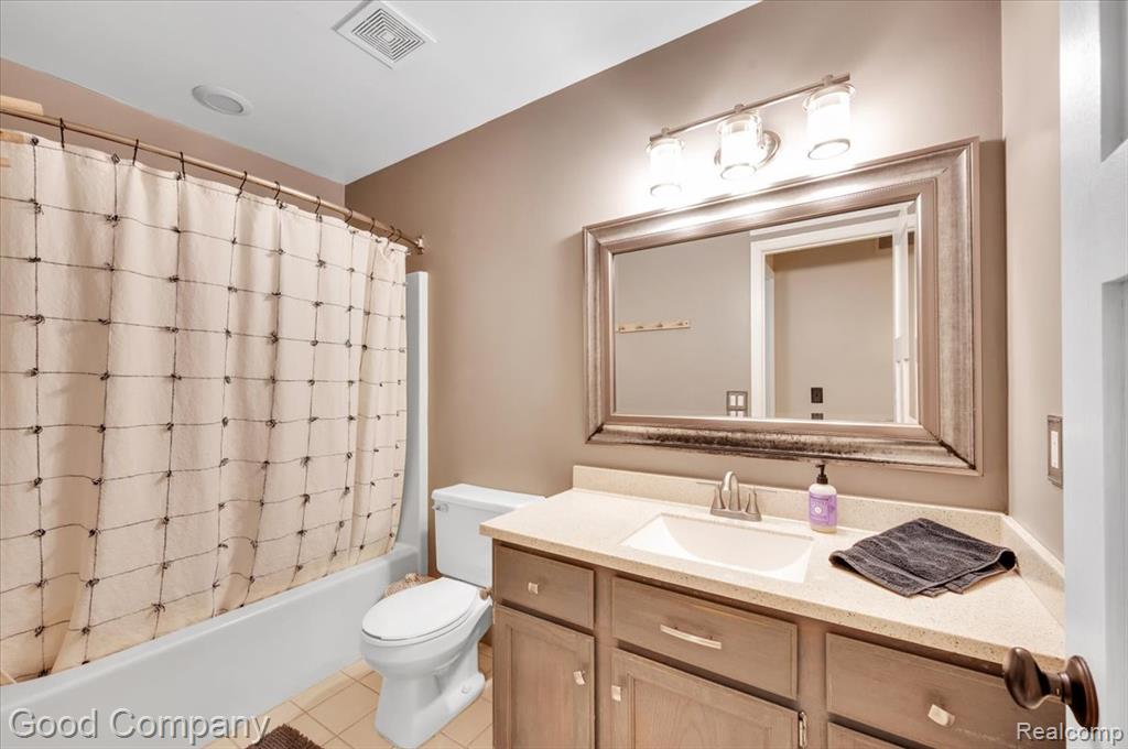 5504 Starwood Drive, Commerce Twp, MI 48382 — Photo 22