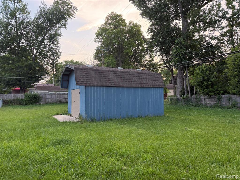 5775 N Dowling, Westland, MI — Photo 7
